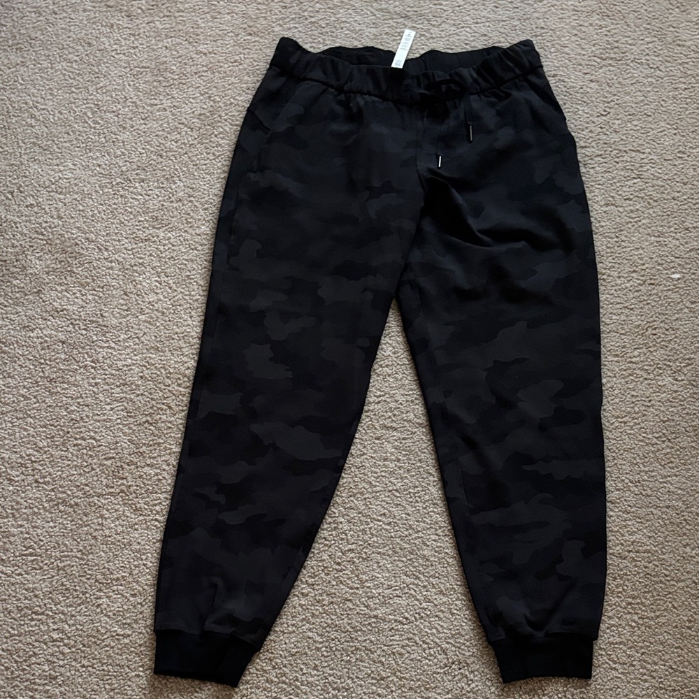 LuluLemon Camouflage Jogger Pants Womens size 10